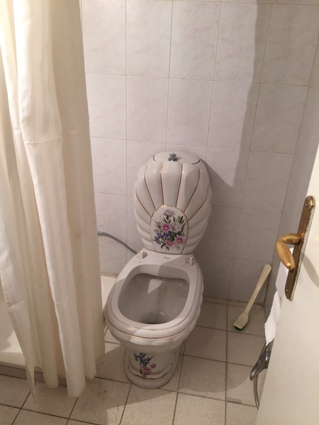 the-toilet-without-plate.jpg